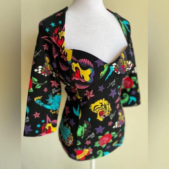 BETSEY JOHNSON SWEETHEART NECK TATTOO PRINT TOP, SZ L - Picture 10 of 14